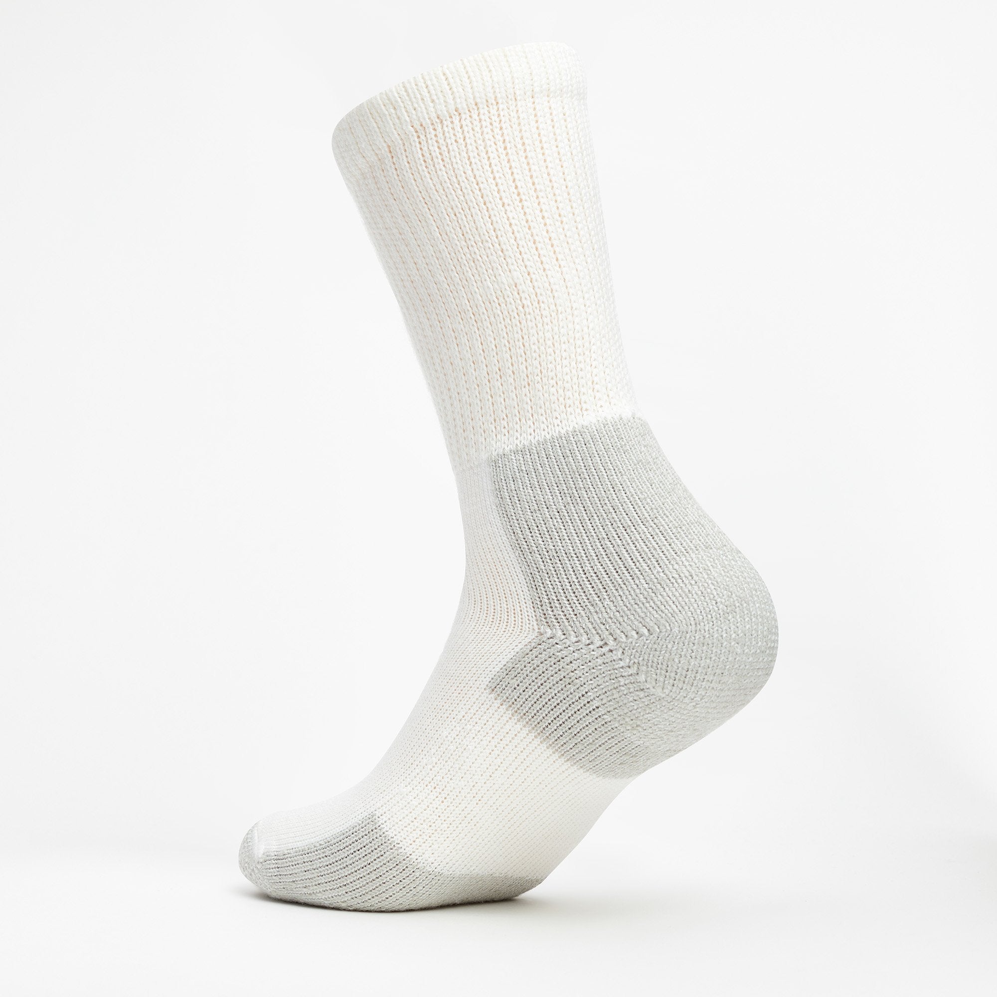 Maximum Cushion Crew Running Socks | XJ | #color_white-platinum